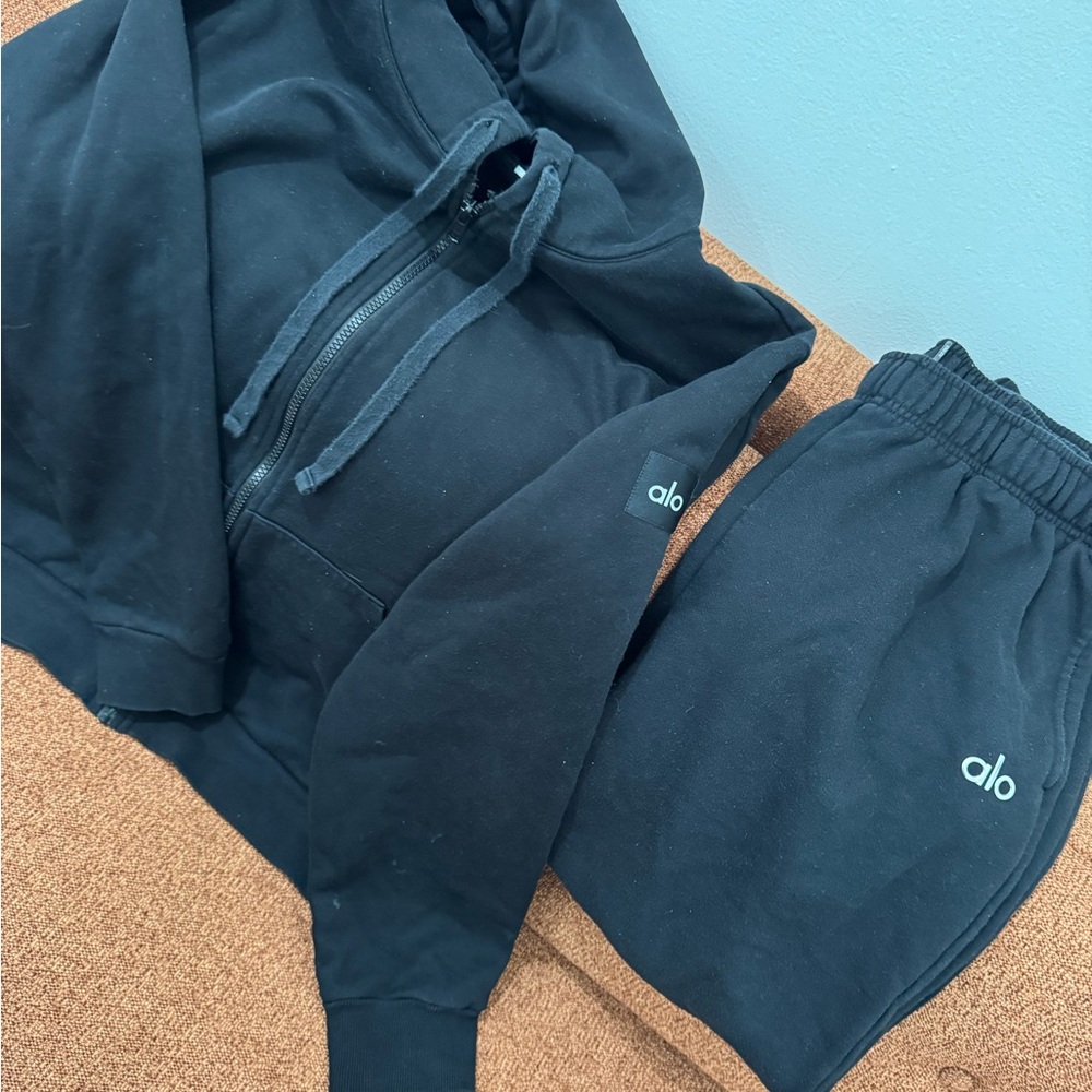 Alo Black Sweatpants and Sweatshirt Relaxed Fit